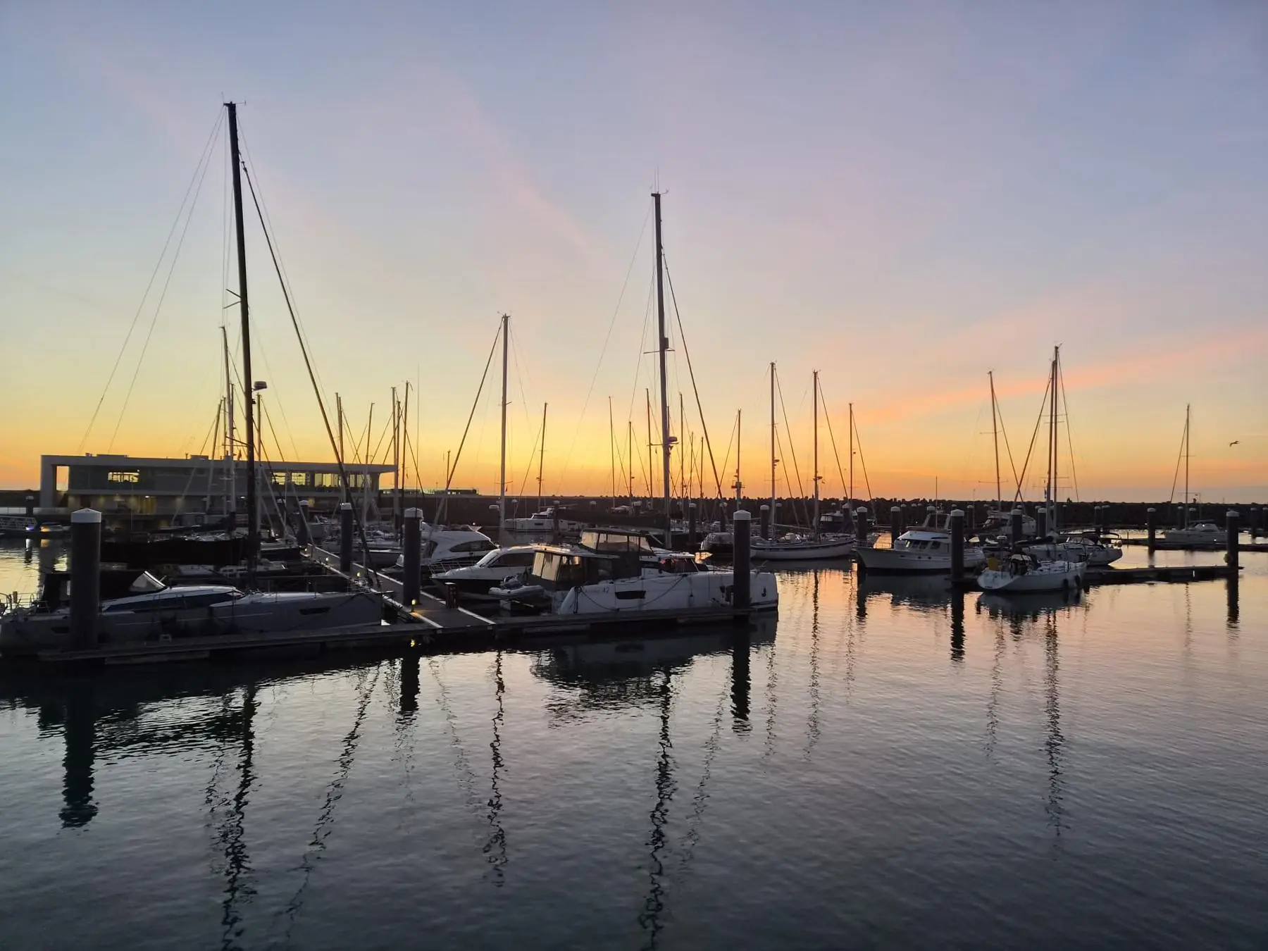 Jachthaven van Cadzand-Bad bij zonsondergang